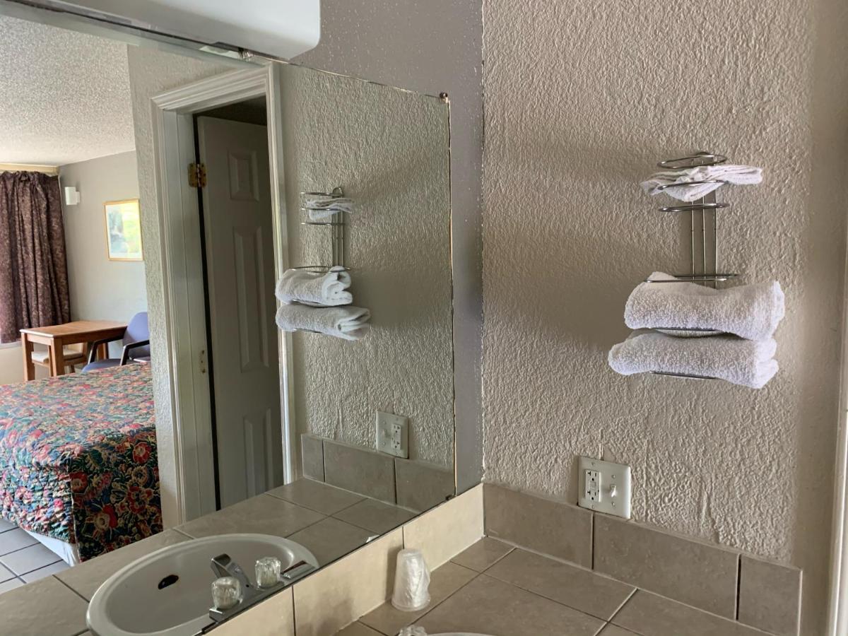Budget Motel *